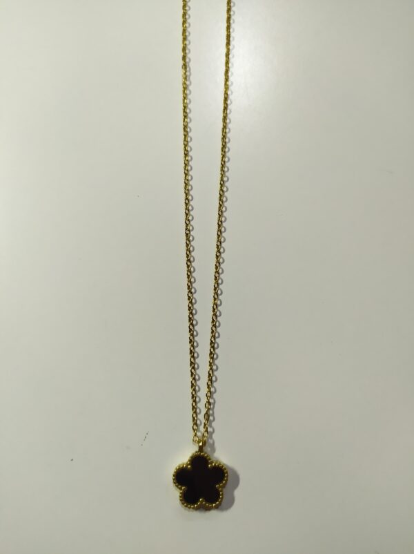 Collar con colgante trebol cinco hojas negro - Imagen 4