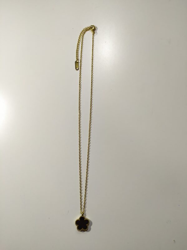 Collar con colgante trebol cinco hojas negro - Imagen 5