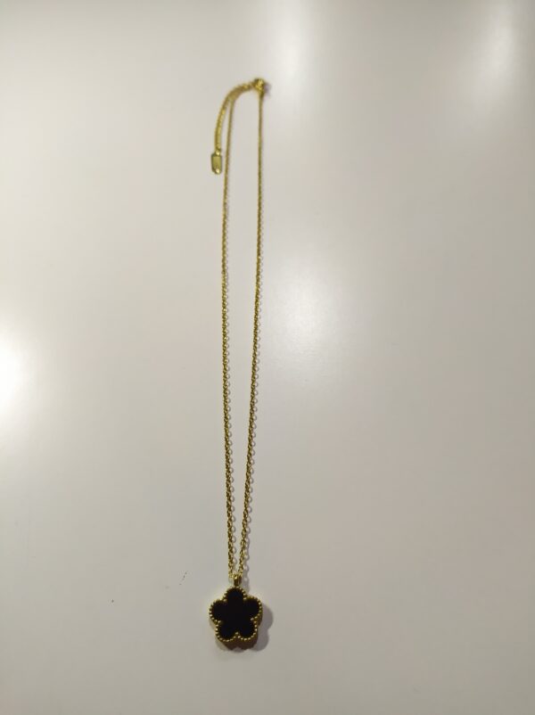 Collar con colgante trebol cinco hojas negro - Imagen 6