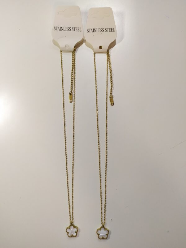 Collar con colgante trebol cinco hojas blanco - Imagen 6