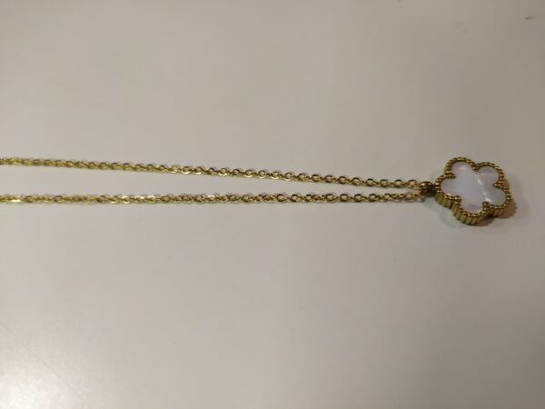 Collar con colgante trebol cinco hojas blanco - Imagen 10